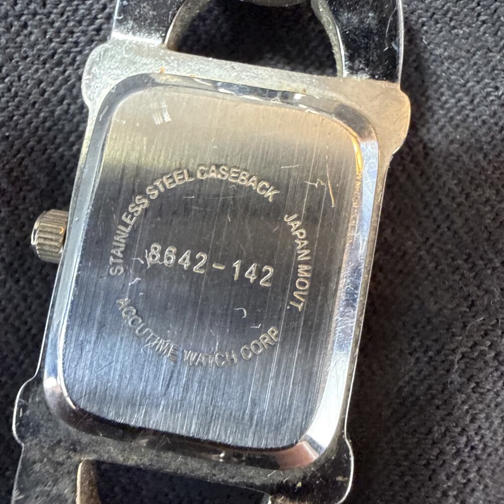 VTG VENEZIA WOMANS WATCH Silver Tone Petite Cocktail Casual Needs batt - Picture 5 of 5